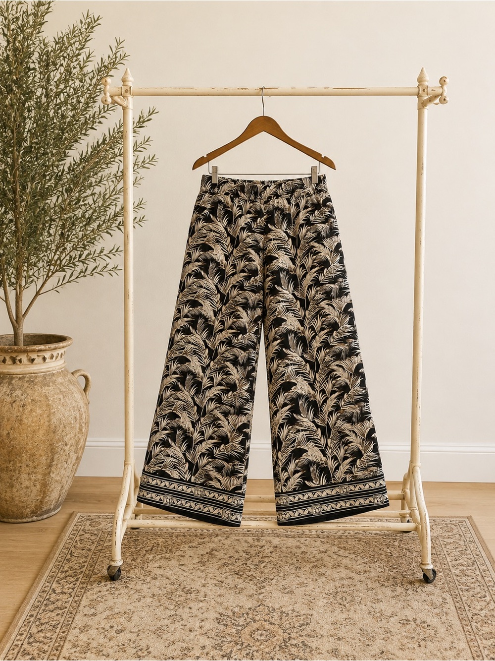 Max Studio Black & Cream Botanical Wide-Leg Pants